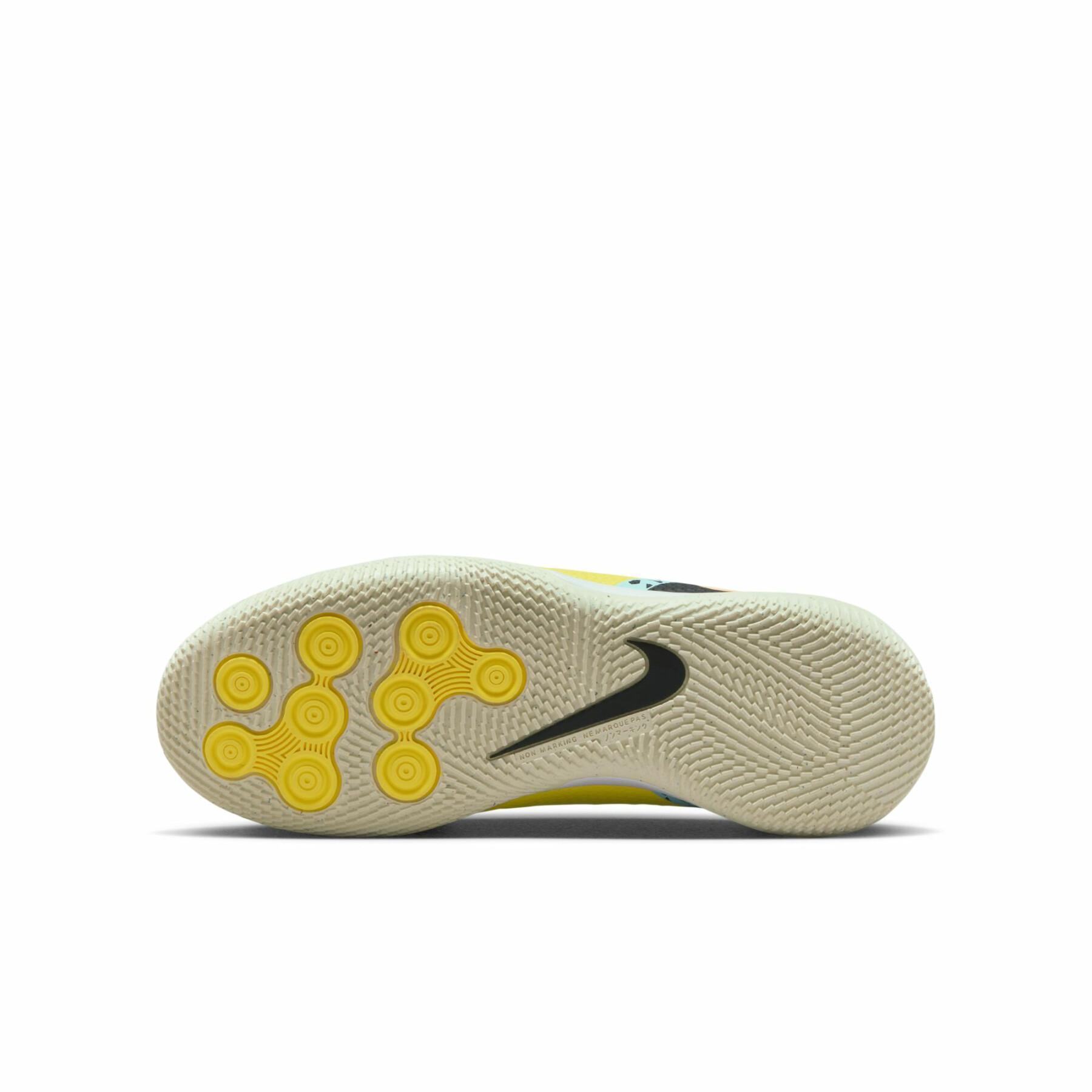 Dziecięce buty piłkarskie Nike Phantom GT2 Academy IC - Lucent Pack