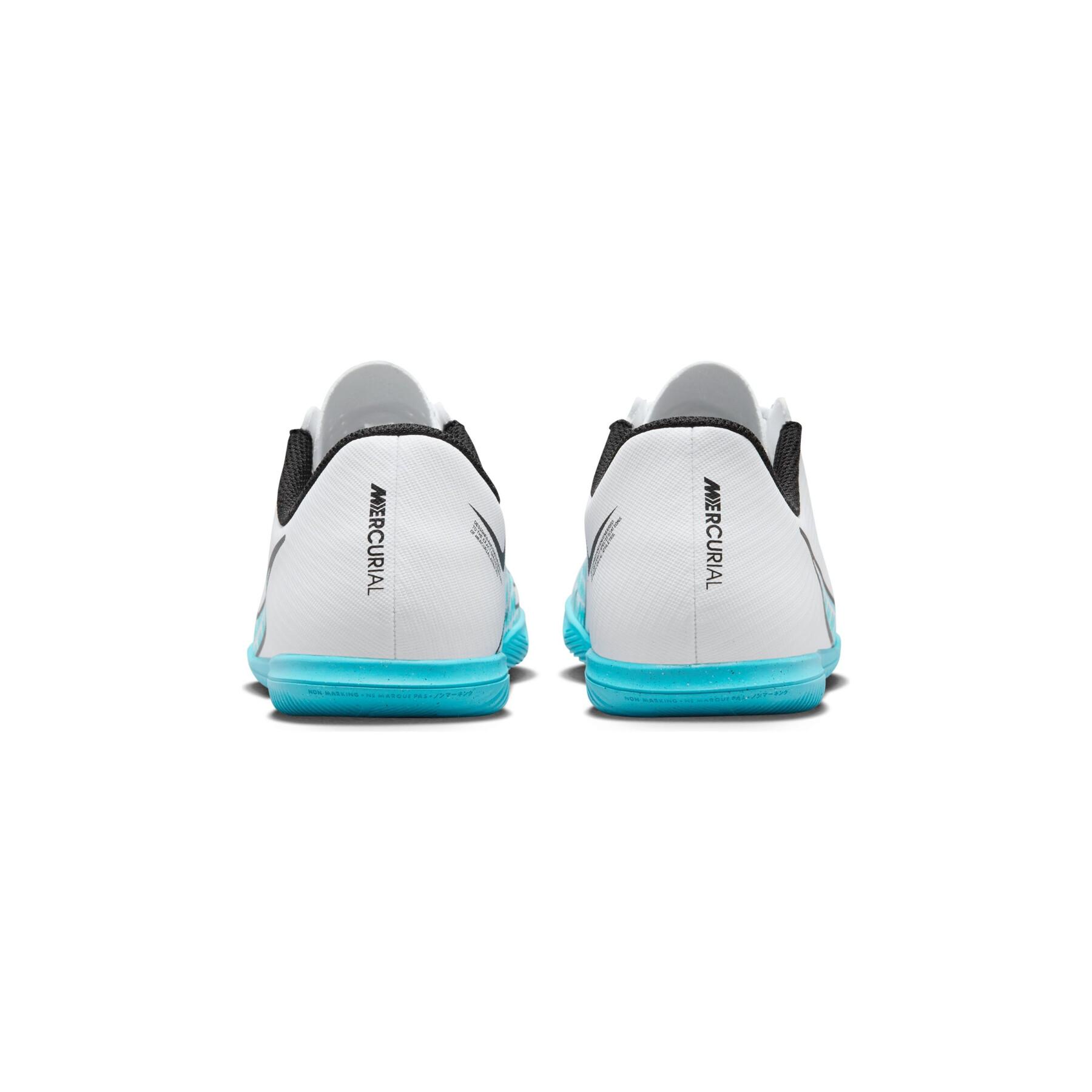 Dziecięce buty piłkarskie Nike Mercurial Vapor 15 Club IC - Blast Pack